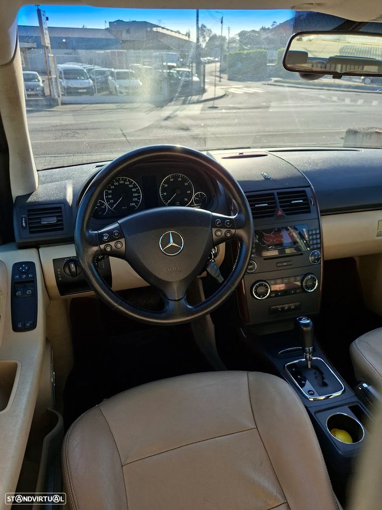 Mercedes-Benz A 150 Elegance Automatic - 13
