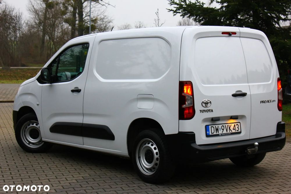 Toyota PROACE CITY BLASZAK 2 OSOBOWY 1.2 D-4T BENZYNA 110KM PEWNE AUTO FV23% - 4