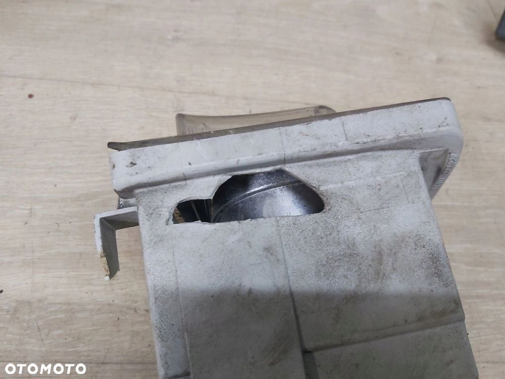 LEXUS IS II 200 220d halogen prawy przód klosz - 5