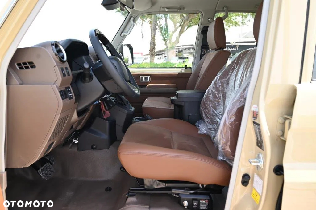 Toyota Land Cruiser - 18