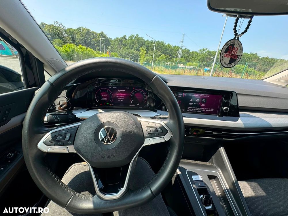 Volkswagen Golf - 8