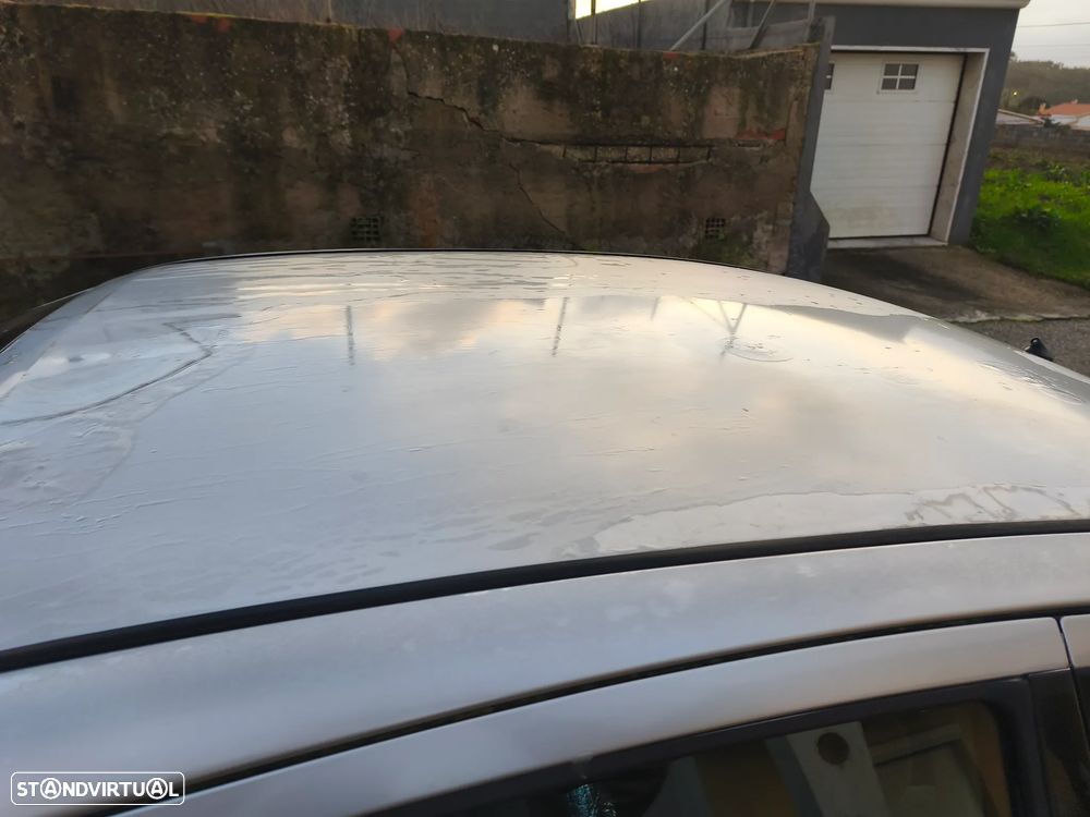 Ford Focus 1.6 Ghia - 9