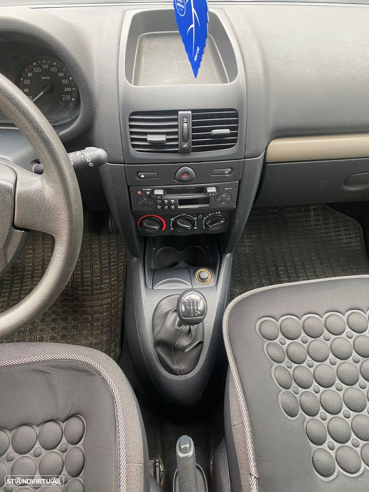 Renault Clio 1.2 16V Confort Authentique - 6