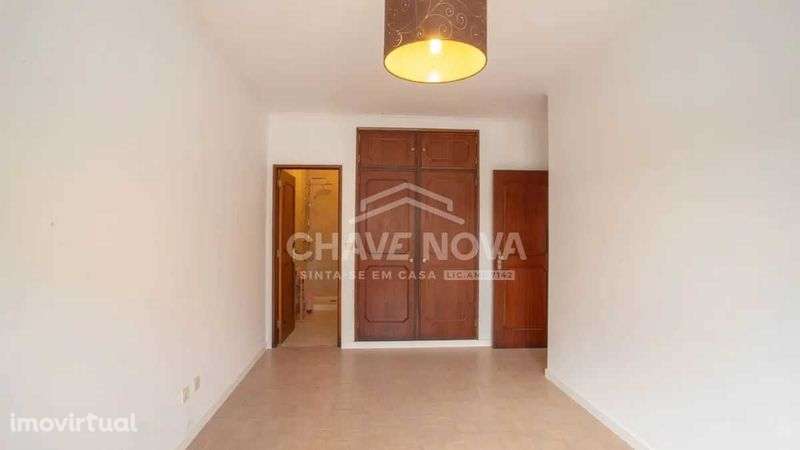 T3 Renovado com 3 Frentes e Varanda – Senhora da Hora | Matosinhos - Grande imagem: 5/12