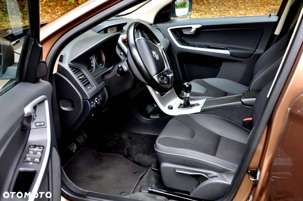 Volvo XC 60 2.4D Momentum - 22