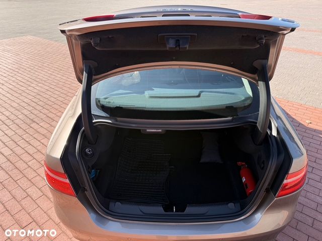 Jaguar XE 2.0 D Pure - 9