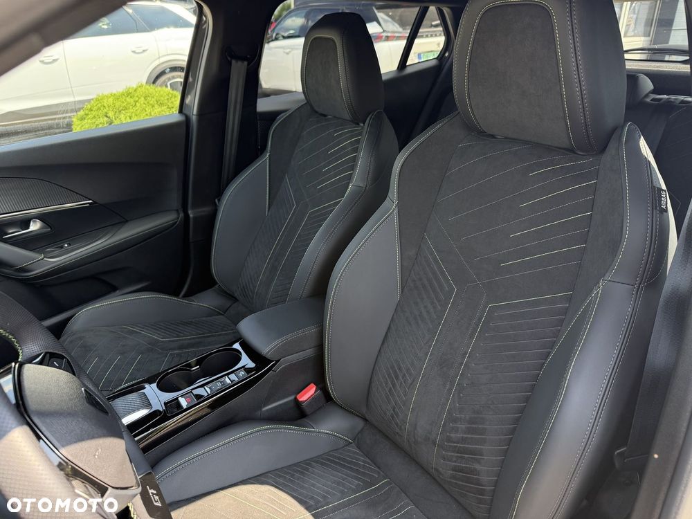 Peugeot 2008 PureTech mHEV GT E-DCS6 - 12