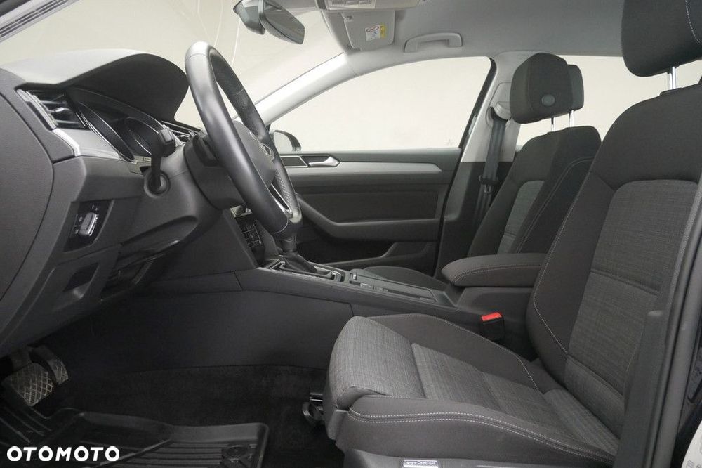 Volkswagen Passat Variant 2.0 TSI Business DSG - 12