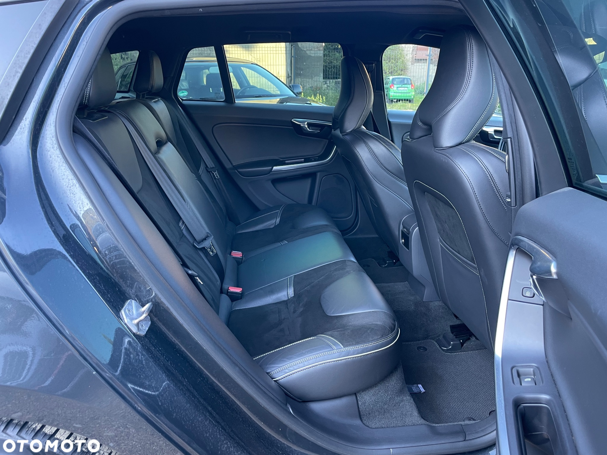 Volvo V60 D3 AWD R-Design - 19