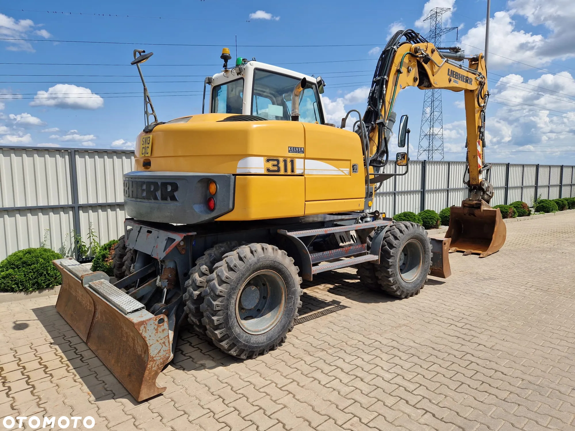 Liebherr A311 Litronic * 2013r. * 10 599 mth * Powertilt * 4x skrętne koła * - 4