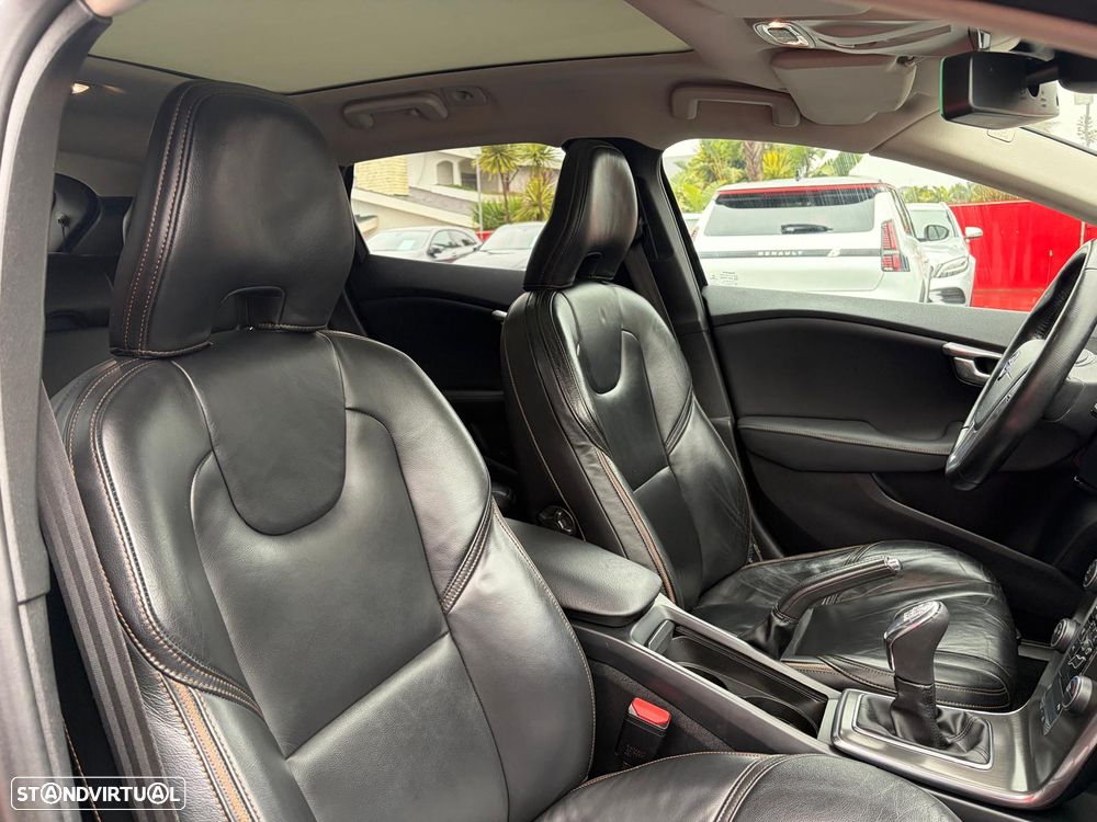 Volvo V40 Cross Country D2 Momentum - 28