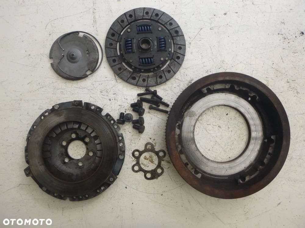 VW Golf II 1,6 8V sprzęgło koło zamachowe 067105273B - 1