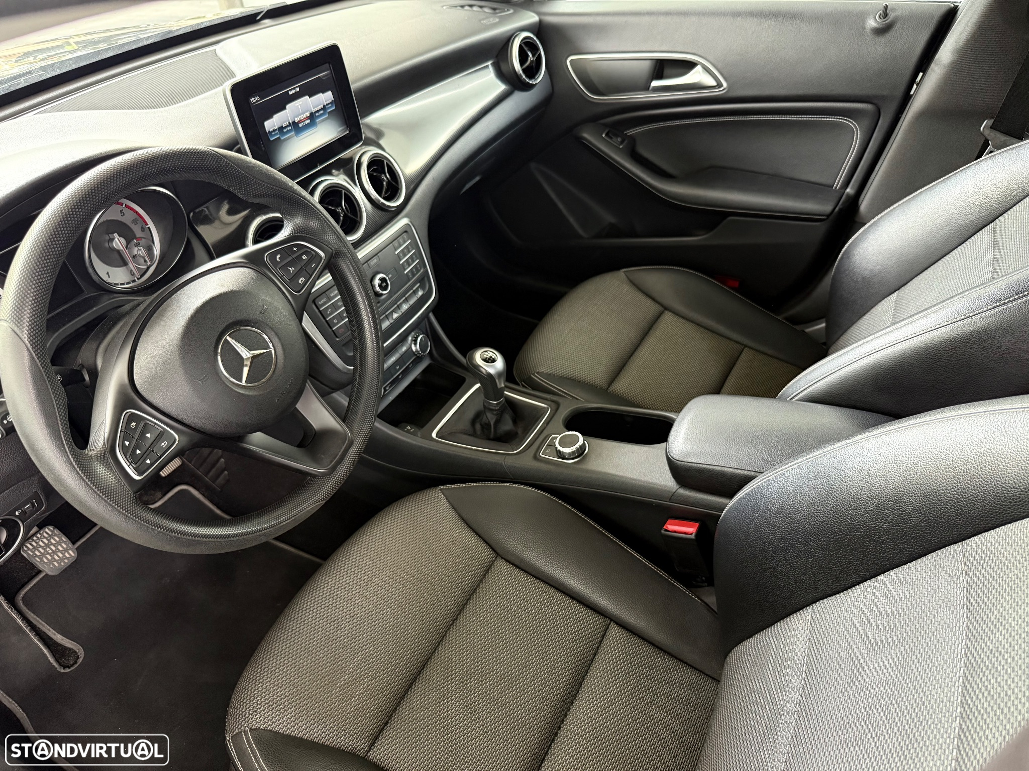 Mercedes-Benz CLA 180 d Shooting Brake - 2