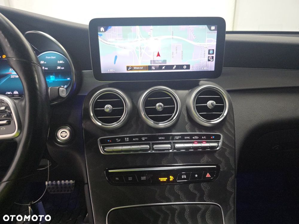 Mercedes-Benz GLC 300 4Matic 9G-TRONIC AMG Line Plus - 11