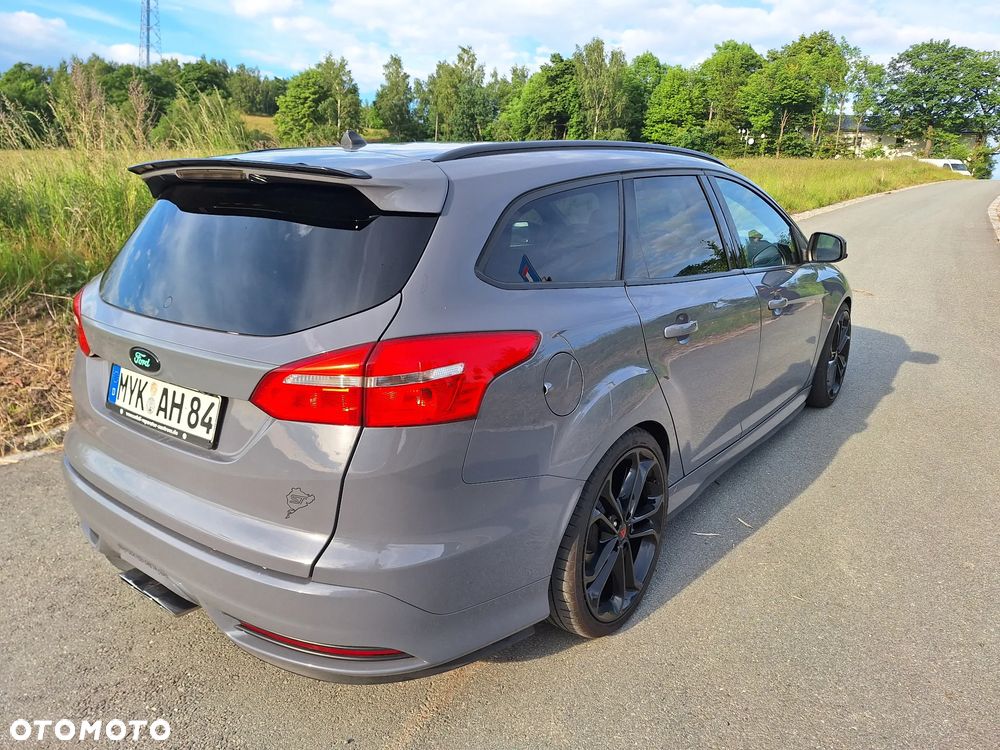 Ford Focus 2.0 EcoBoost ST mit Leder-Sport-Paket - 6