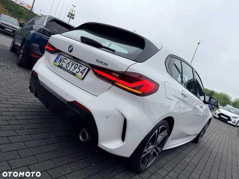 BMW Seria 1 120i M Sport - 9