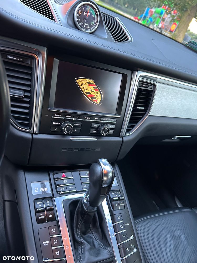 Porsche Macan Turbo - 16