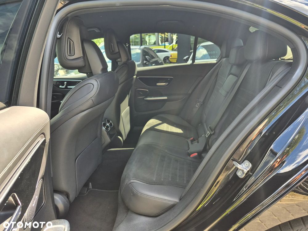 Mercedes-Benz Klasa C 200 4MATIC 9G-TRONIC - 23
