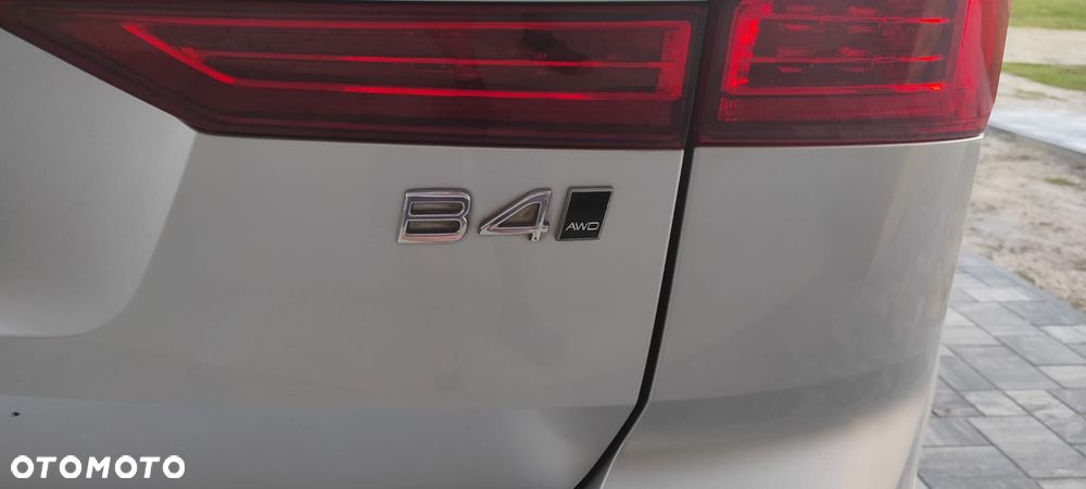 Volvo XC 60 B4 D AWD Geartronic Momentum Pro - 26