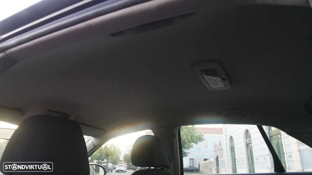 VW Jetta 1.6 TDi Confortline - 16