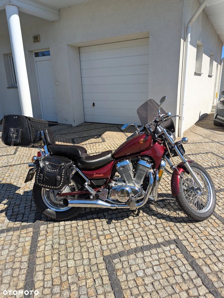 Suzuki Intruder - 1