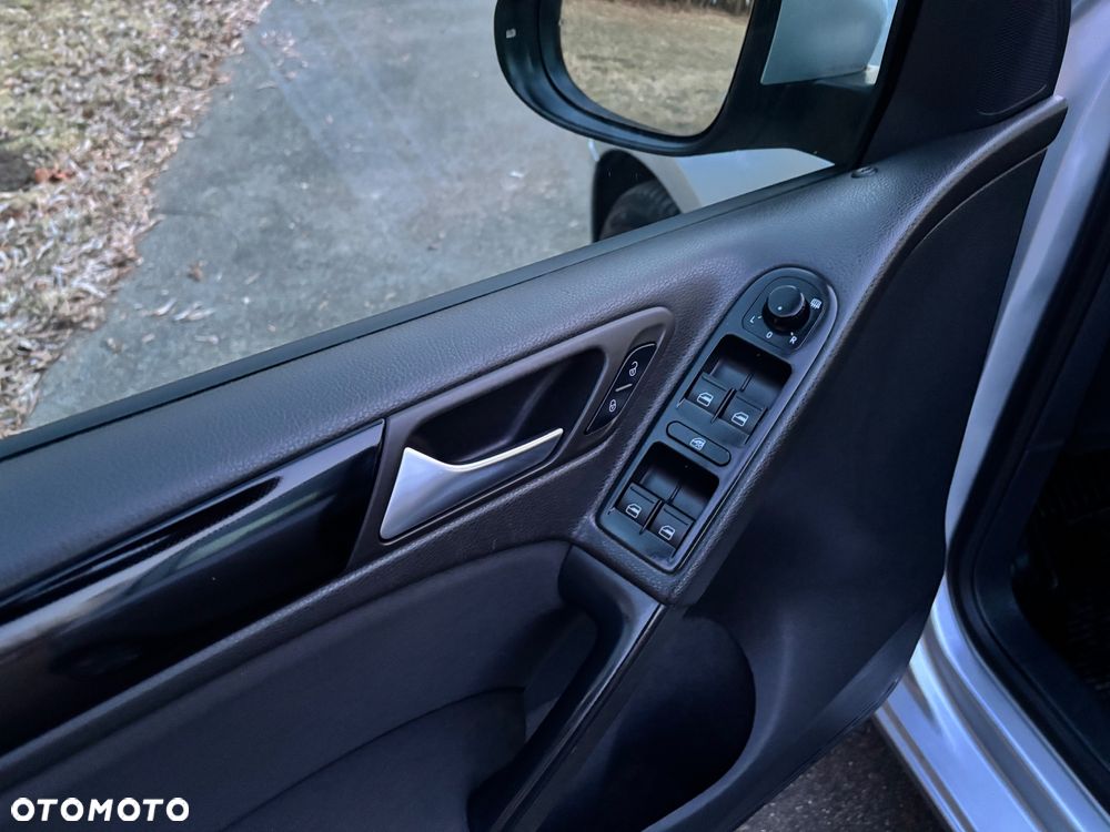 Volkswagen Golf 1.6 TDI DPF Highline - 22