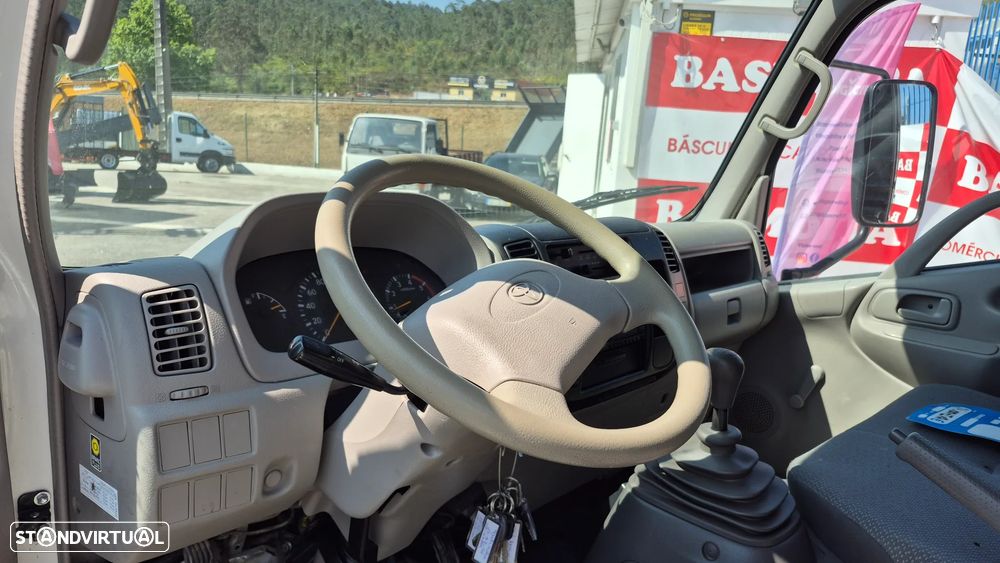 Toyota Dyna M - 9