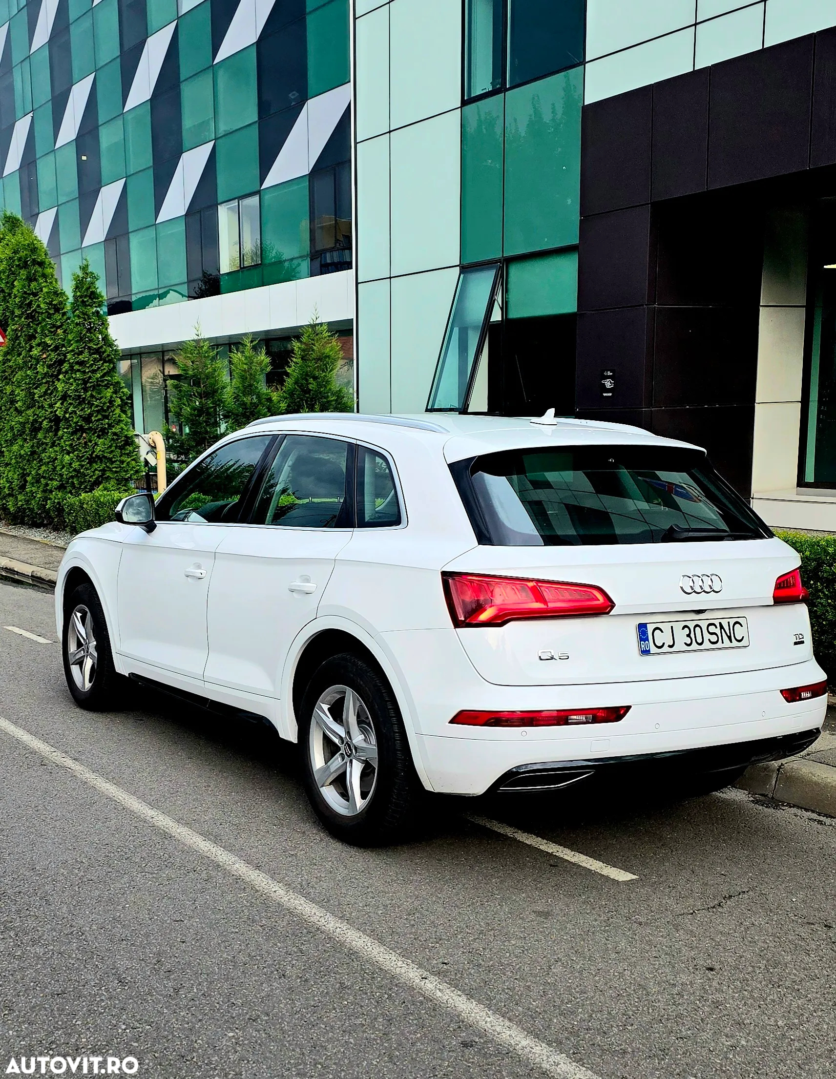 Audi Q5 2.0 40 TDI quattro S tronic Design - 11
