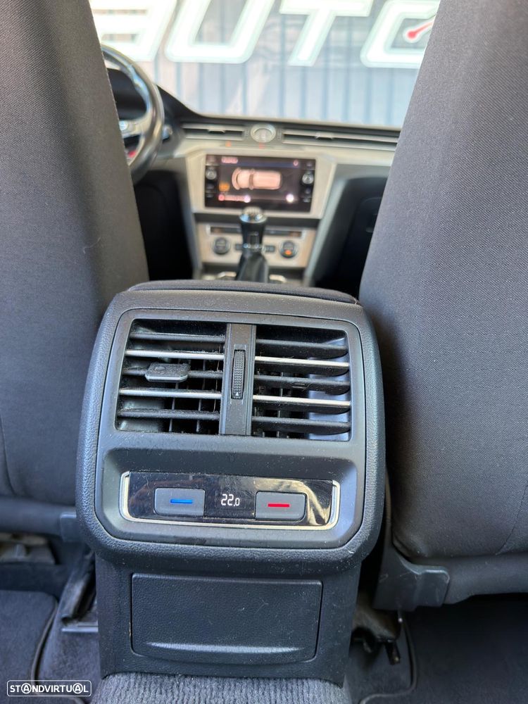 VW Passat Variant - 27