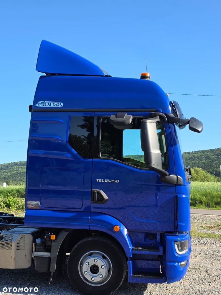 MAN TGL 12.250  /  NOWY MODEL / SYPIALKA / JAK NOWY /E6 /  SERWISOWANY / 2021 / AUTOMAT /  FIRANKA / SPROWADZONY / PIERWSZY WŁAŚCICIEL / LAWETA / KONTENER / DO BYDŁA / POMOC DROGOWA - 7