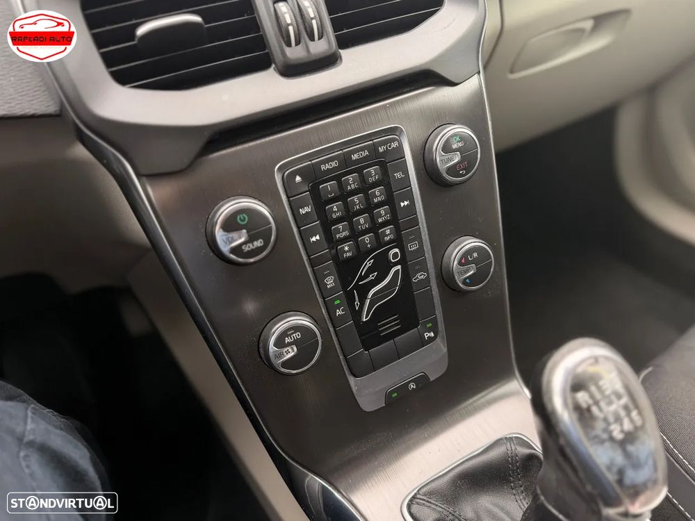 Volvo V40 D2 Momentum - 16