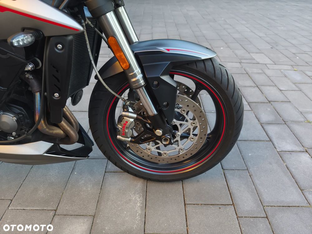 Triumph Street Triple - 12