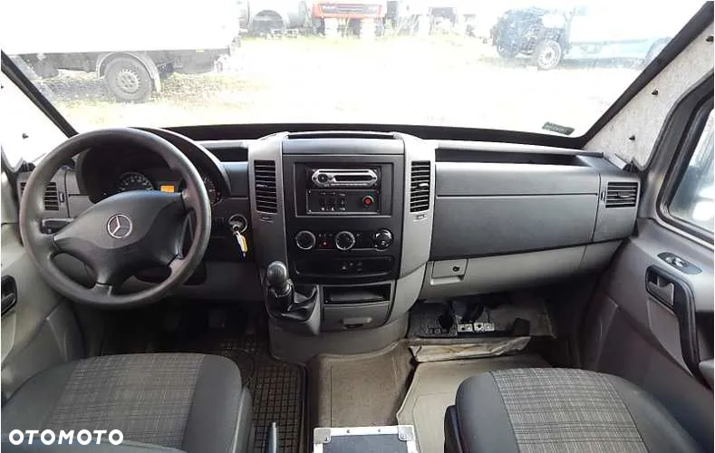 Mercedes-Benz Sprinter - 2
