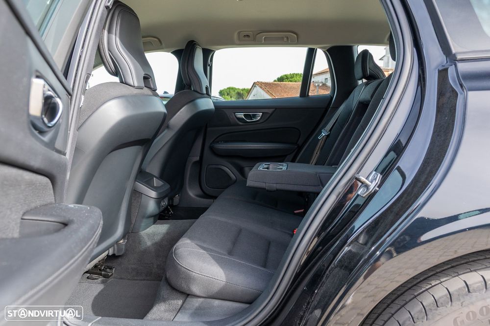 Volvo V60 2.0 B4 Essential Auto - 12