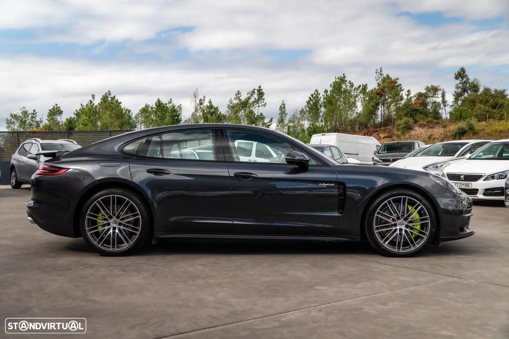 Porsche Panamera 4 E-Hybrid Platinum Edition - 42