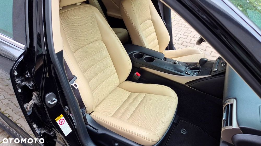 Lexus IS 200t Comfort - 13