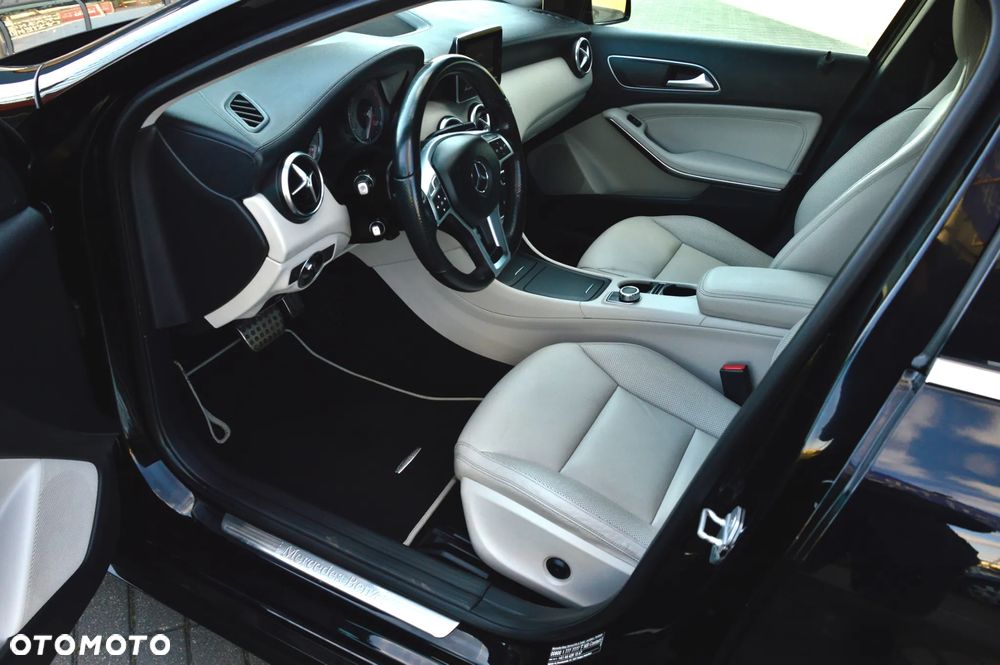 Mercedes-Benz Klasa A 250 4Matic 7G-DCT - 30