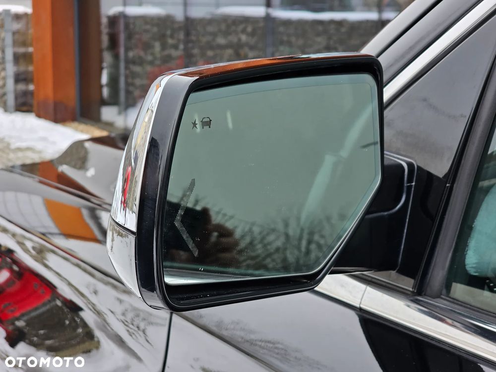 Chevrolet Suburban - 13