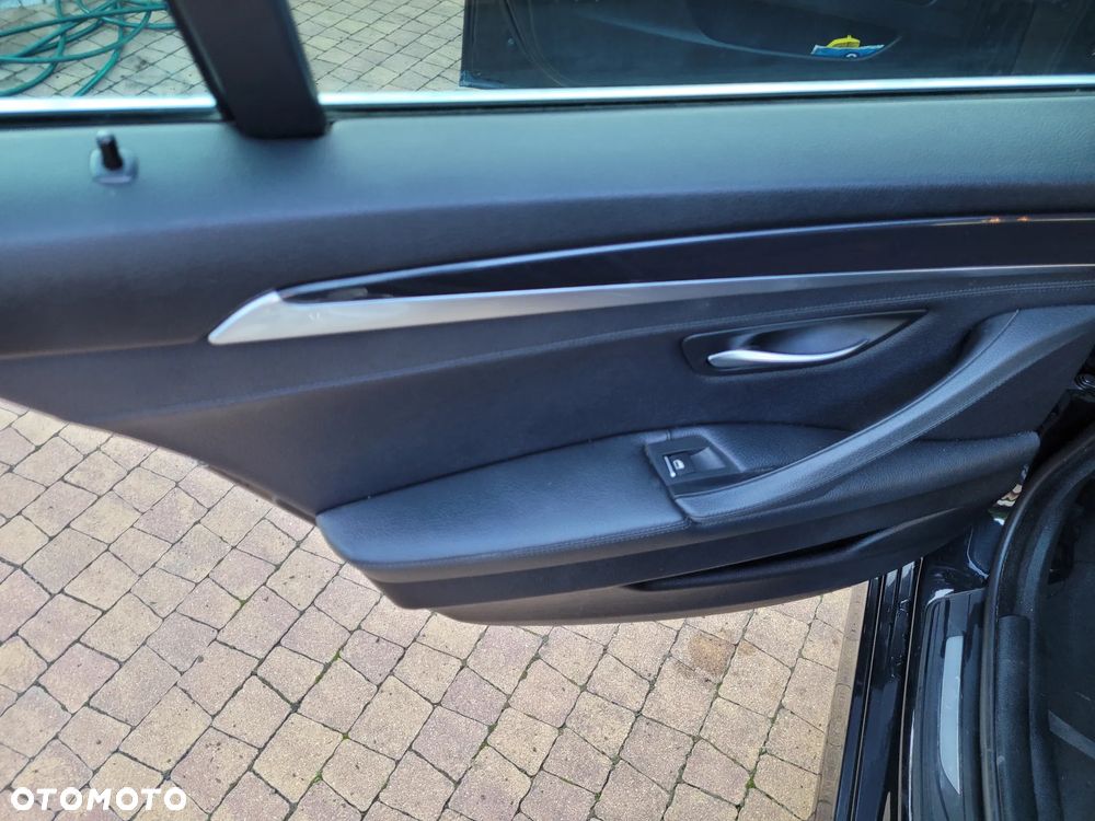 BMW Seria 5 525d - 19