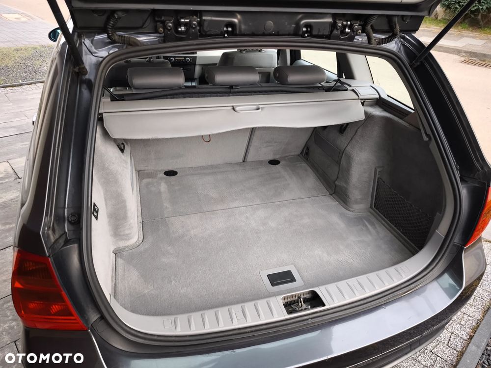 BMW Seria 3 320d Edition Sport - 11