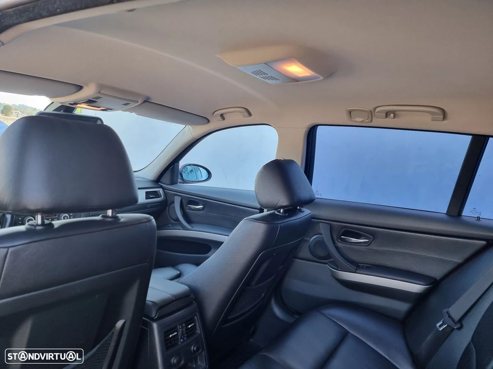 BMW 320 d Touring Sport - 25