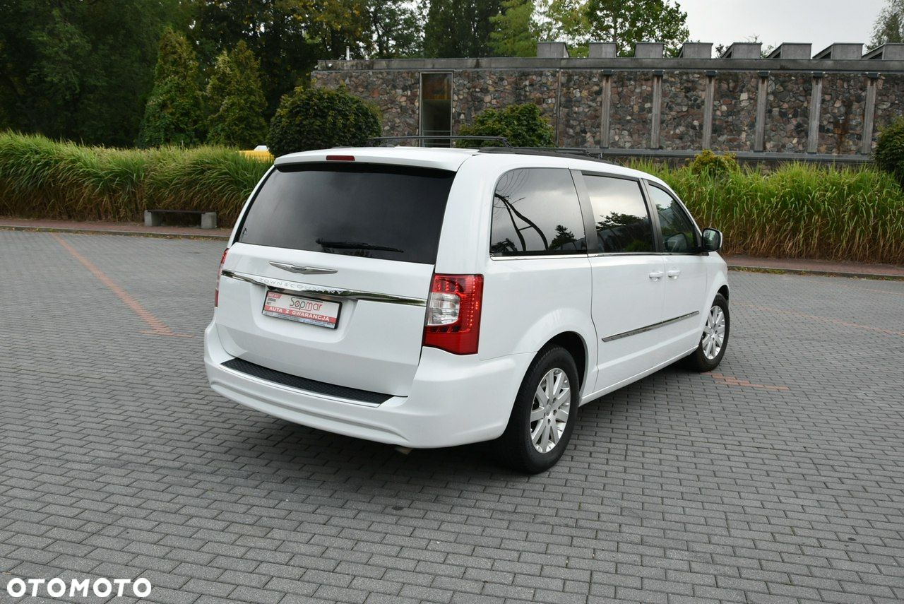 Chrysler Town & Country - 24