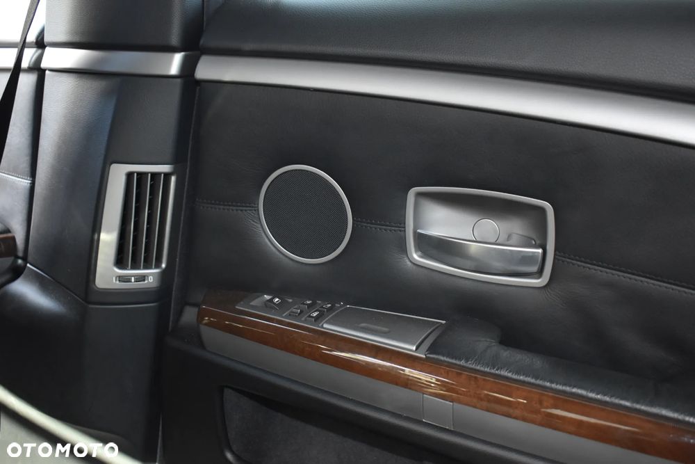 BMW Seria 7 - 29