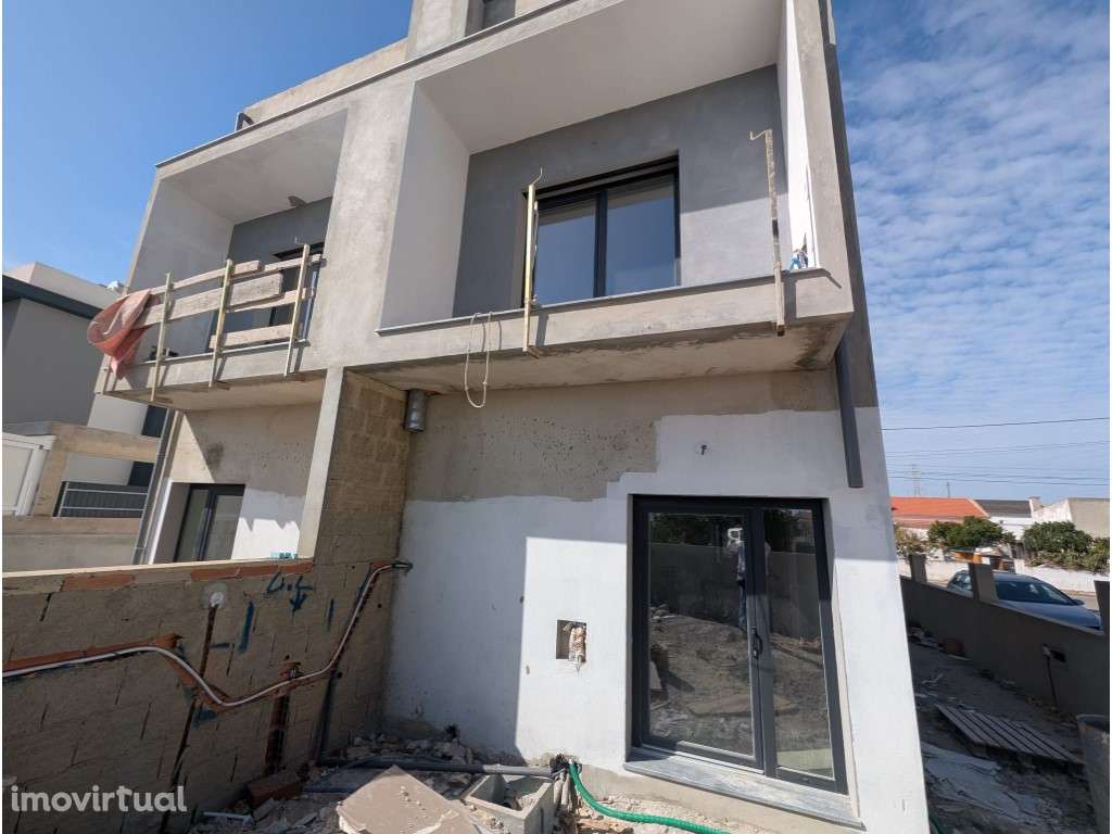 2 Moradias Geminadas T4 de Elegância Contemporânea em Redondos, Fer... - Grande imagem: 3/21
