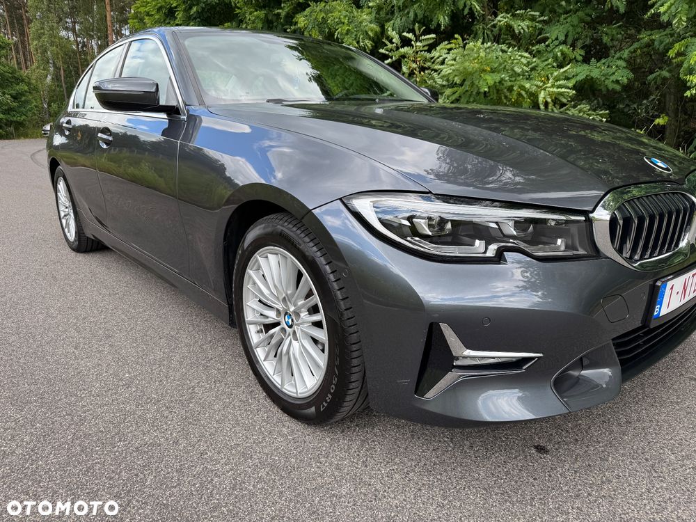 BMW Seria 3 318d Edition Luxury Line Purity