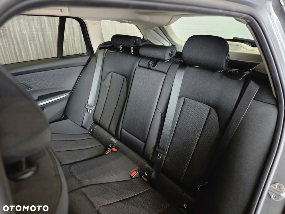 BMW Seria 3 318d MHEV - 13