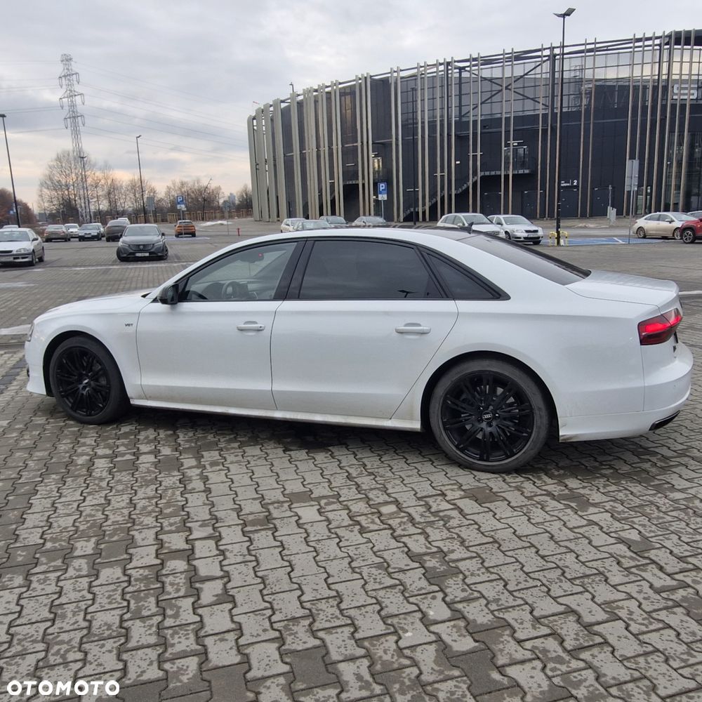 Audi A8 - 4