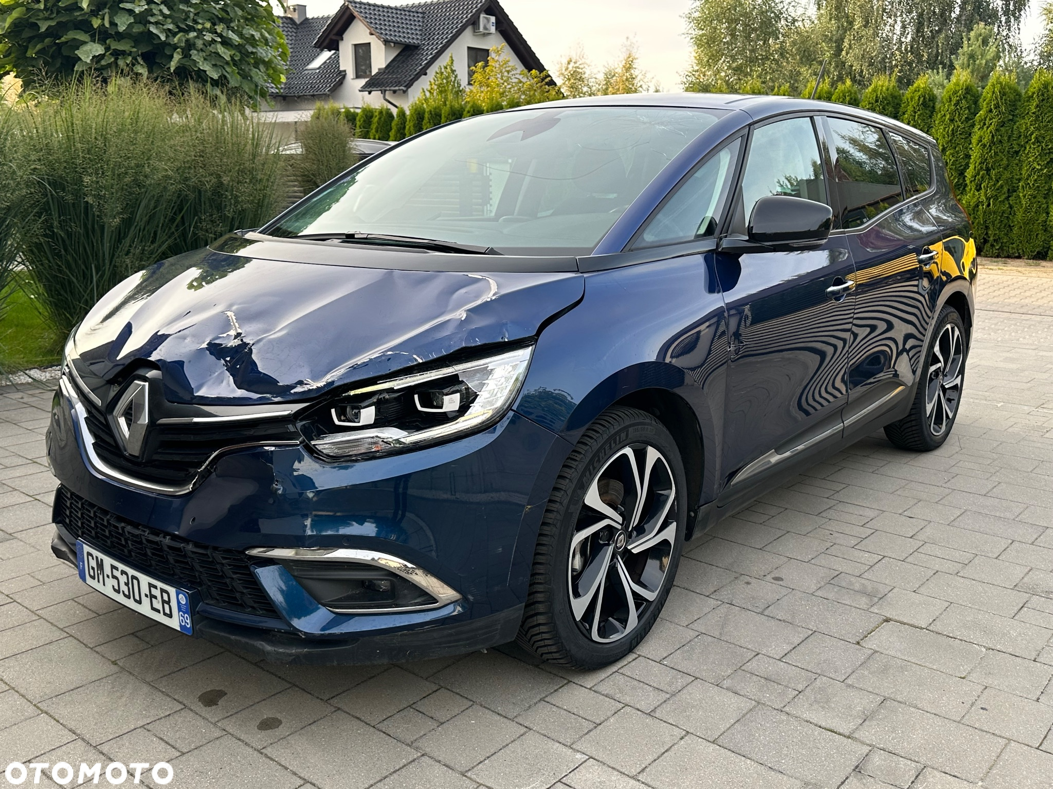 Renault Grand Scenic - 8