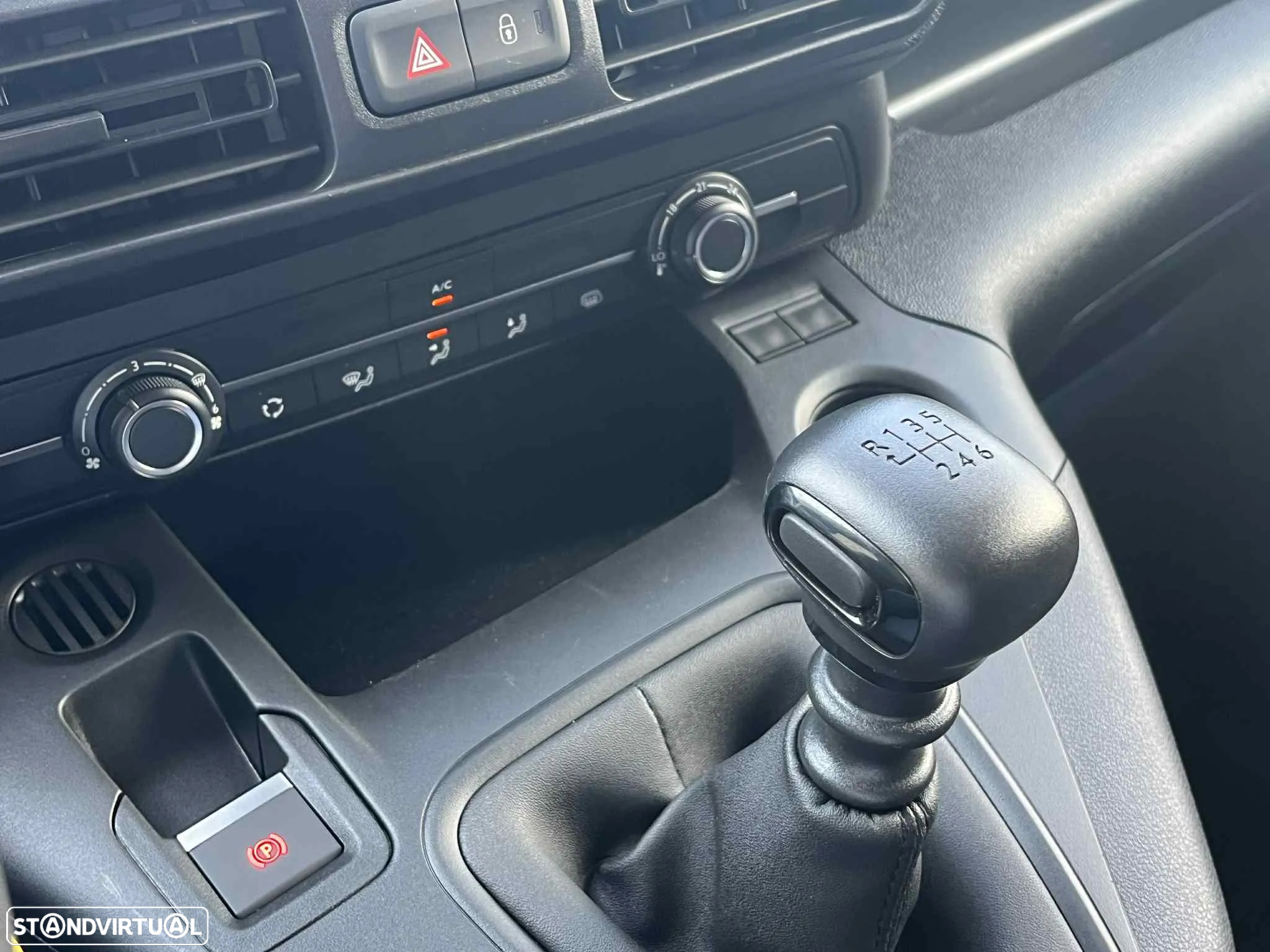 Peugeot Partner Premium Longa 1.5 BlueHDi 100cv - 22