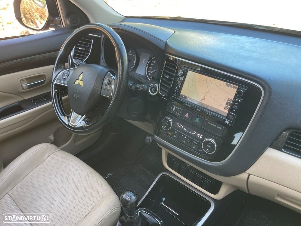 Mitsubishi Outlander 2.2 DI-D Instyle Navi - 40